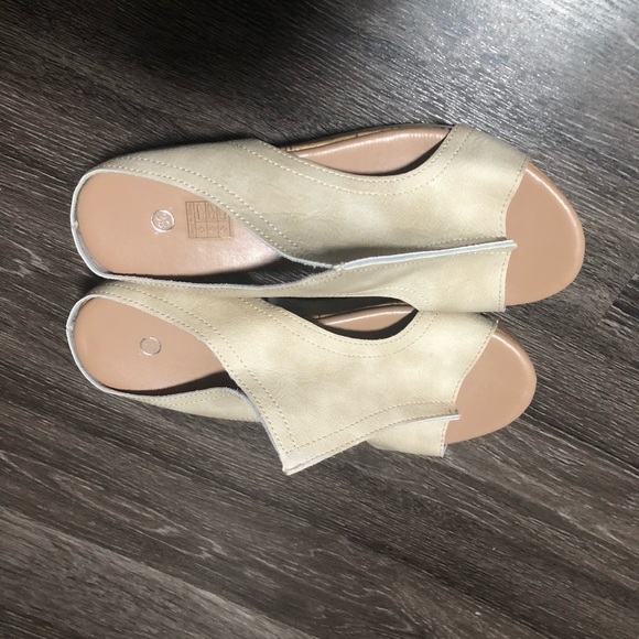 Beige Studded Cork Wedge Sandals Size 8 - Picture 2 of 8